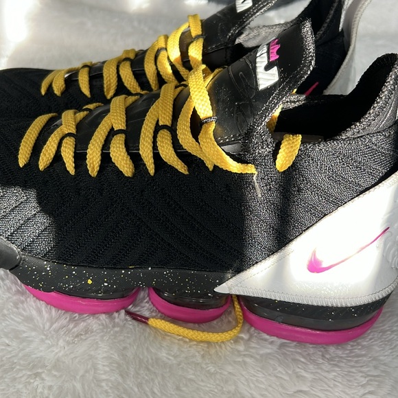 Nike Lebron James 16 Size 7 - Picture 2 of 7